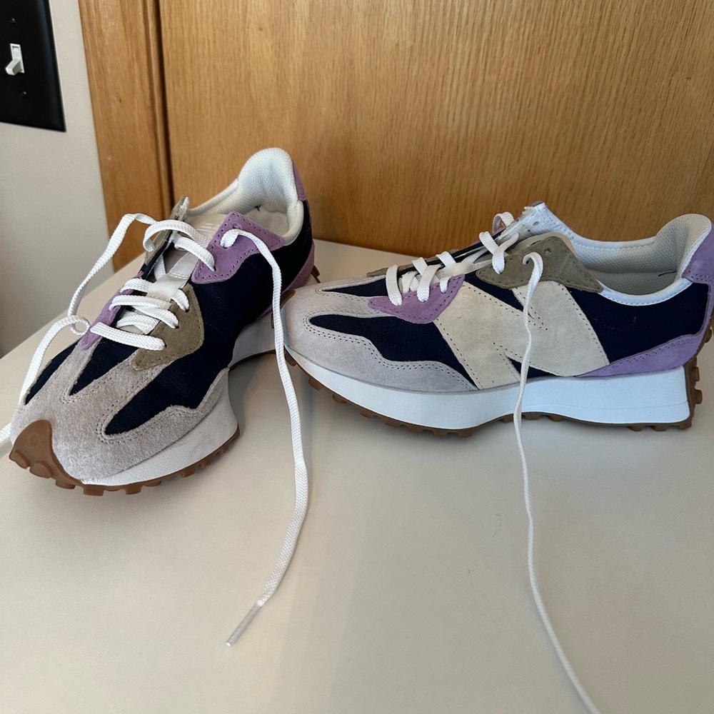 New Balance 327